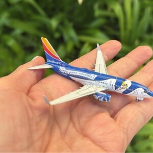 Collectors: Southwest Airlines Boeing 737-700 pelican 1:400 toy plane